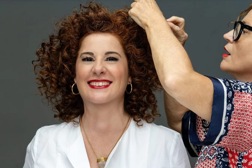 Preparación de peluquería de una participante